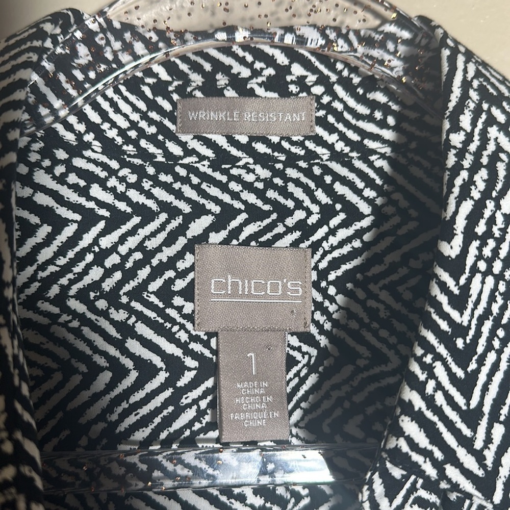 Chicos Wrinkle Resistant Printed Button Down Top … - image 3